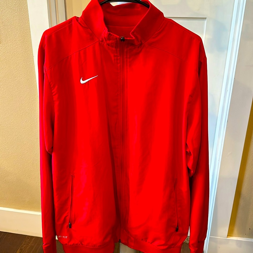 Nike dry fit size large, lightweight jacket